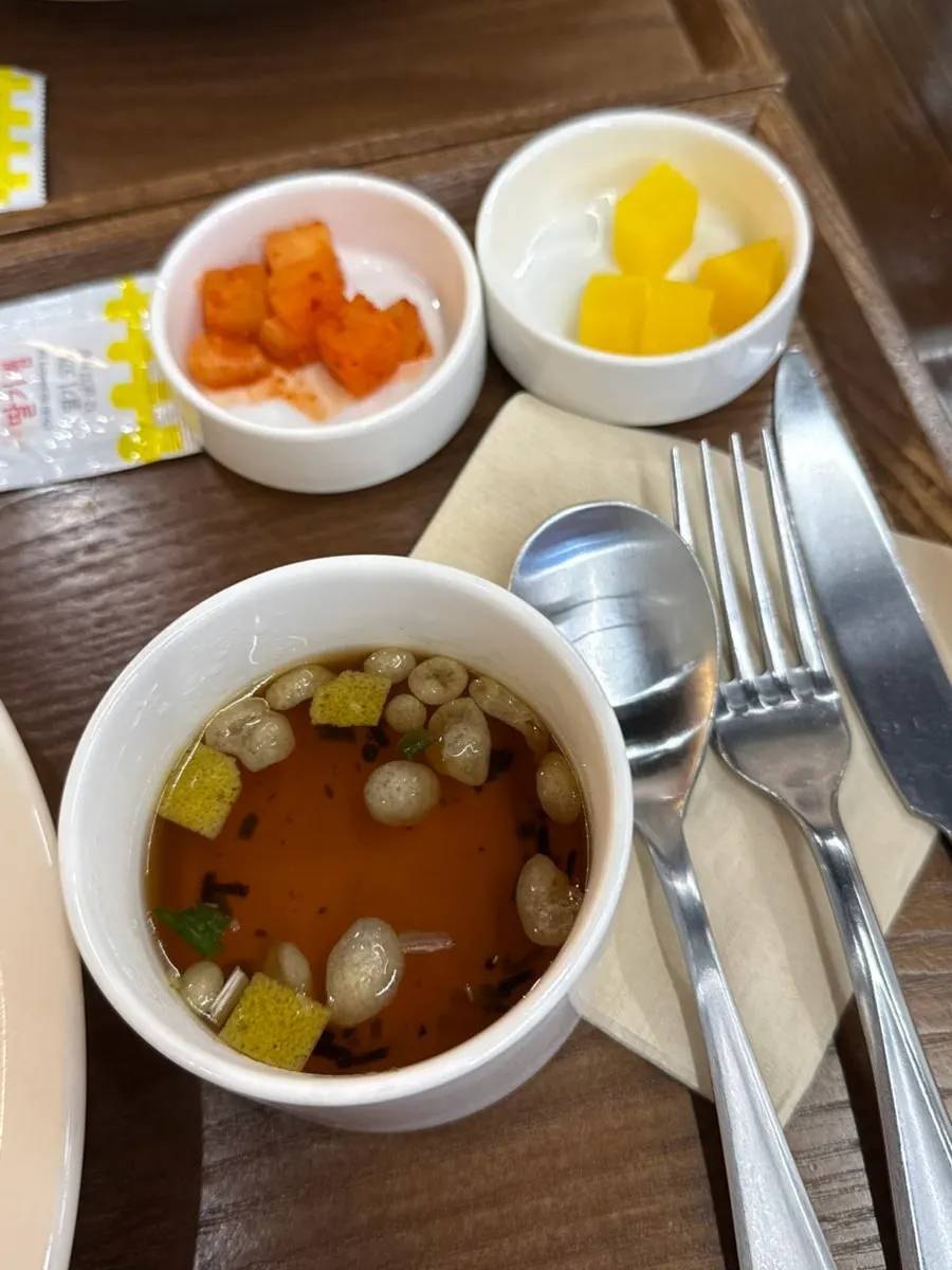 찰기가 느껴지는 뽀얀 크림수프