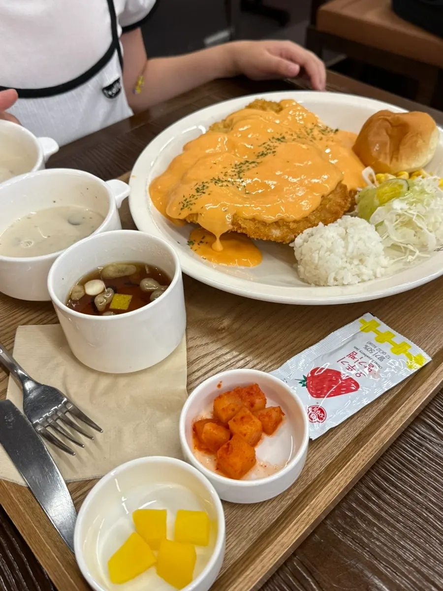 체다치즈를 얹은 온정경양식당 돈까스