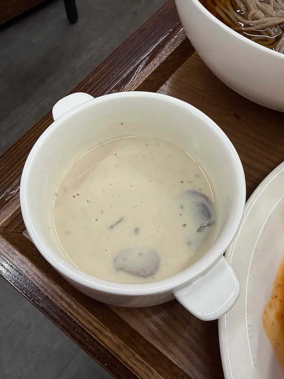 세트로 나온 청귤 냉 메밀소바