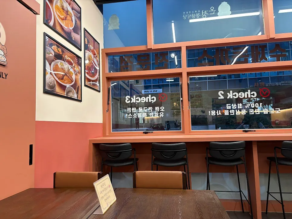 Café-like clean storefront exterior