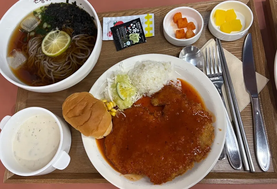 Morning bread spread with strawberry jam and gyeongyang-sik soup
