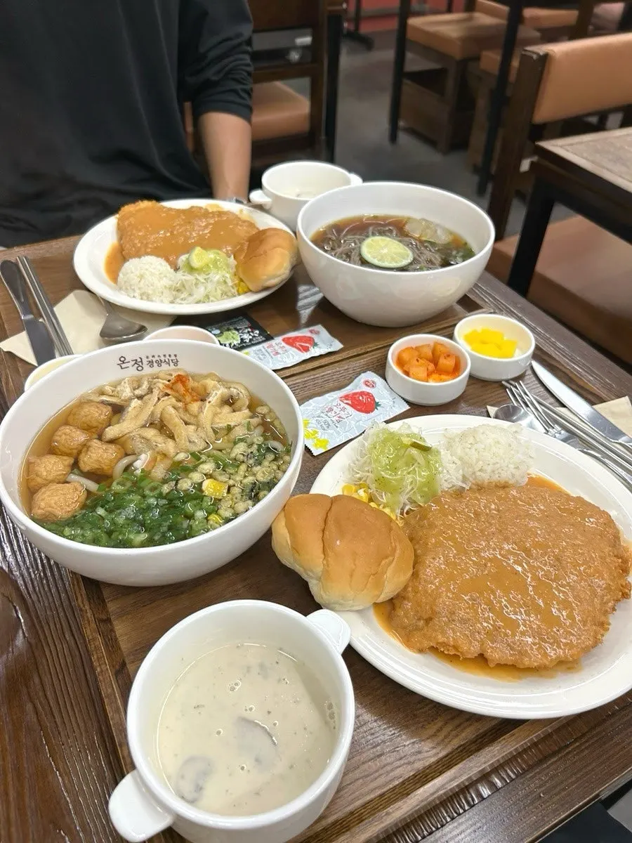 효창공원앞역 경양식 돈까스와 냉모밀 세트 상차림