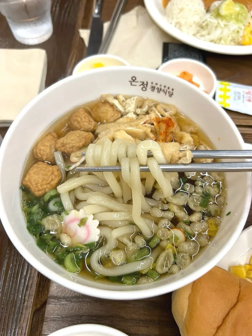 자극적이지 않은 국물과 돈까스 한 상