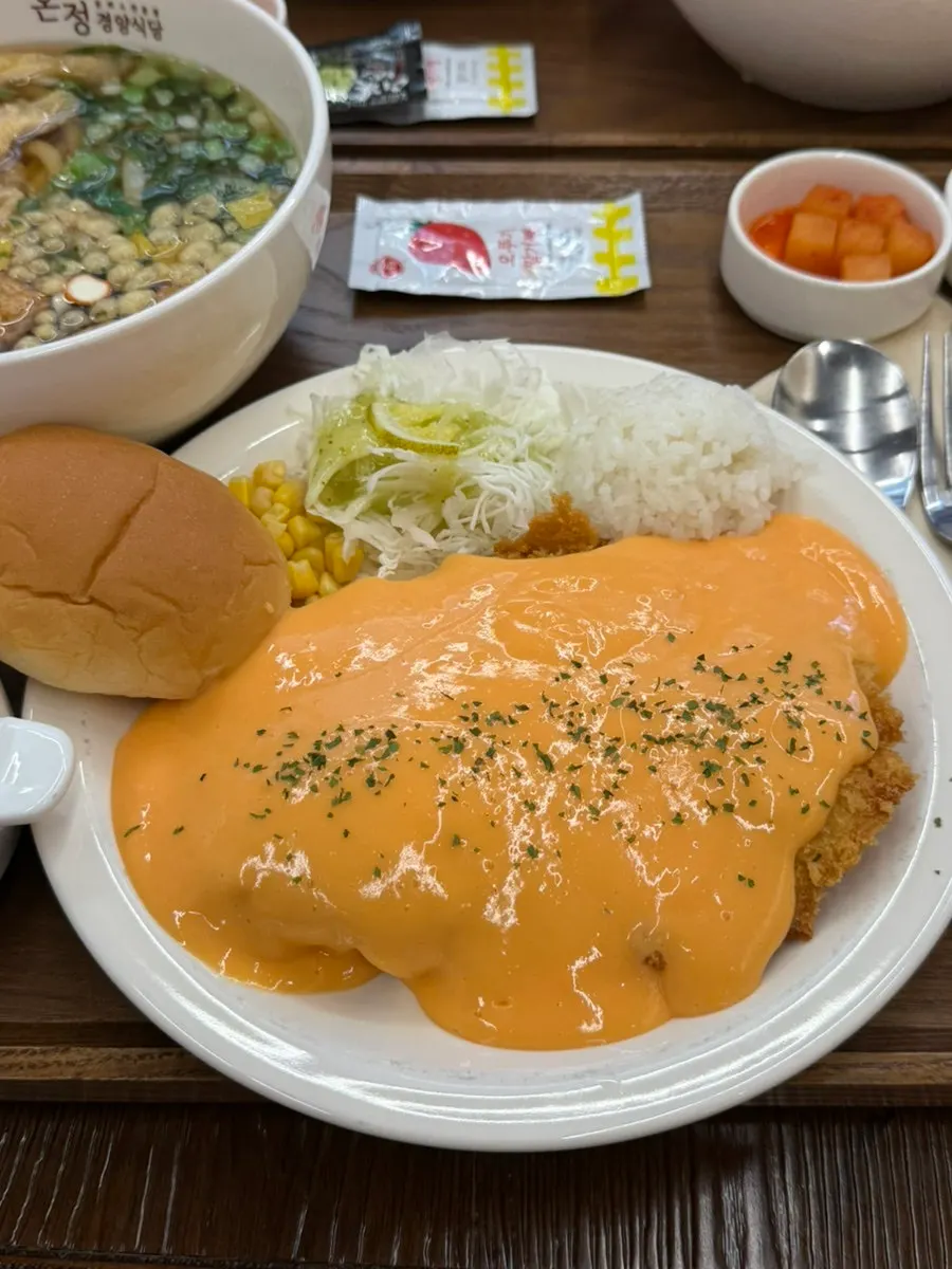 Classic pork cutlet topped generously with sauce