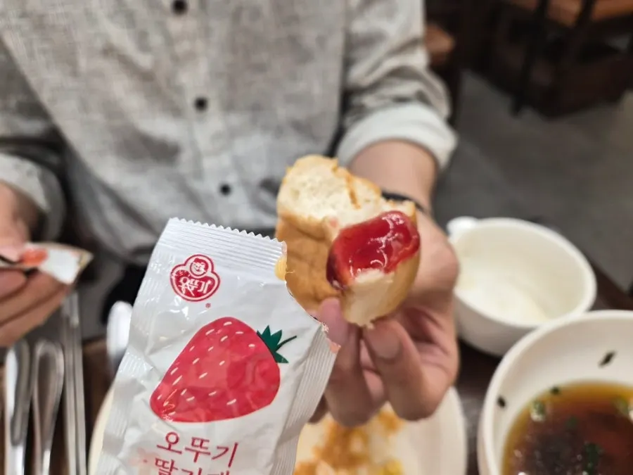 A bite of cold soba noodles lifted from the bowl