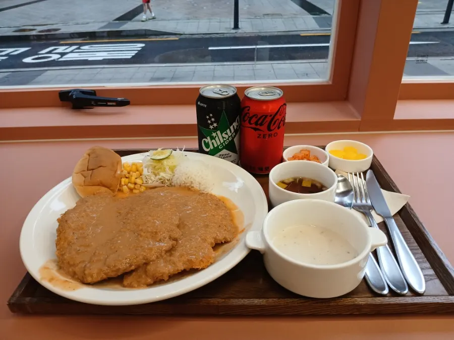 Main image of Yongsan Donkatsu Onjeong Gyeongyang Sikdang, Yongsan branch