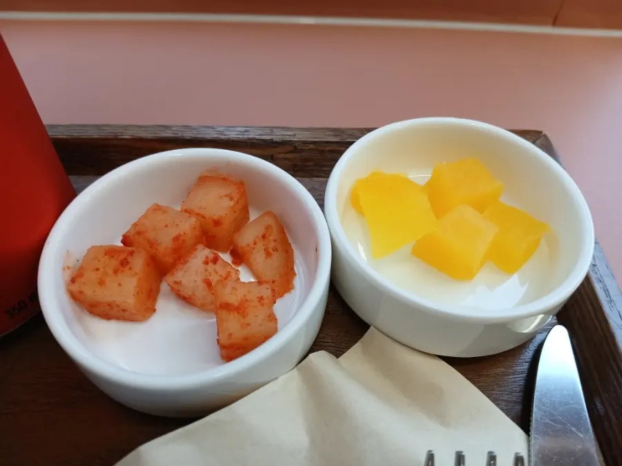 Bite-sized cut radish kimchi and pickled radish