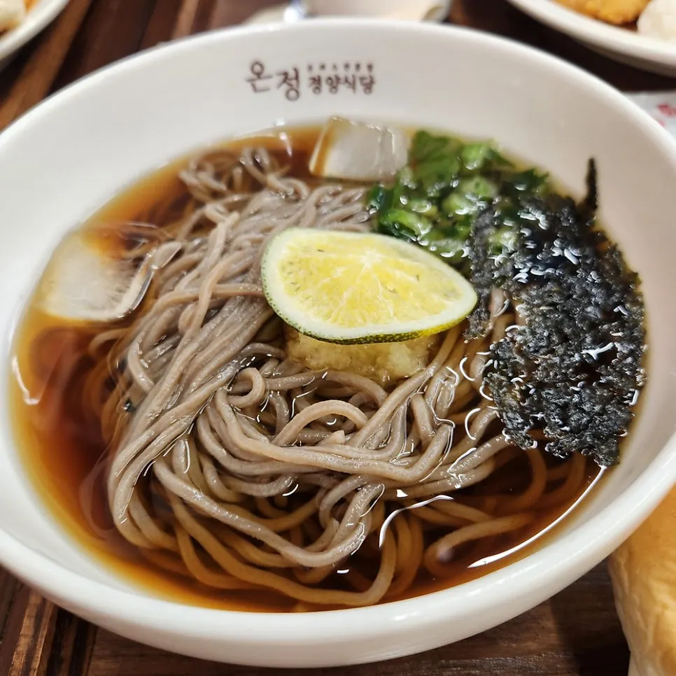 チェダーチーズが入ったとんかつの断面