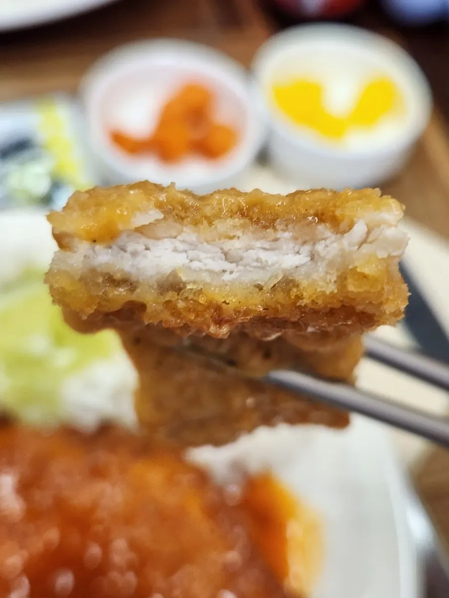 두툼한 돈가스 단면