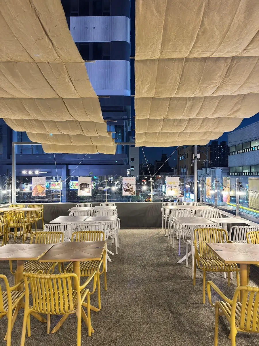 Seating and atmosphere in the third-floor lounge