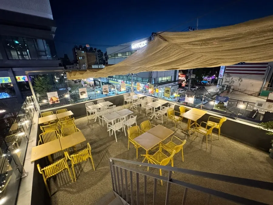 Terrace seating connected to the third floor