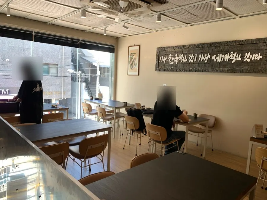 Baekok Yongsan dining area