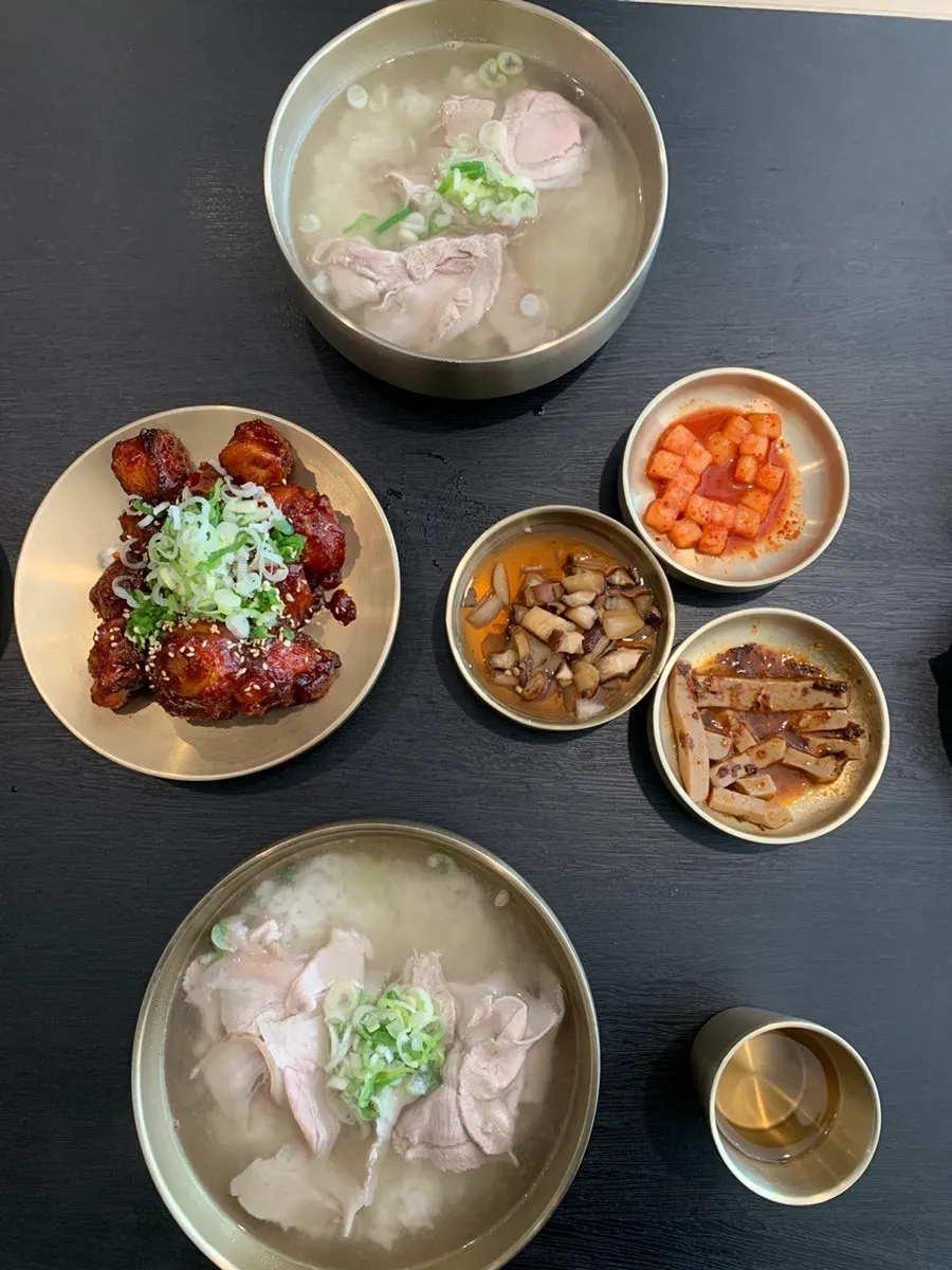 Neatly arranged basic side dishes