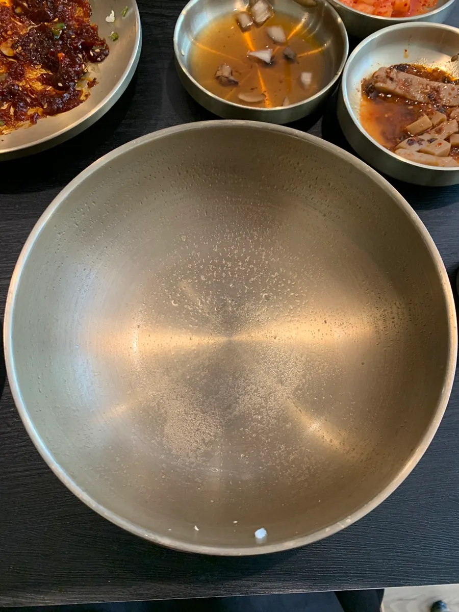 Light gomtang and pig tail pairing