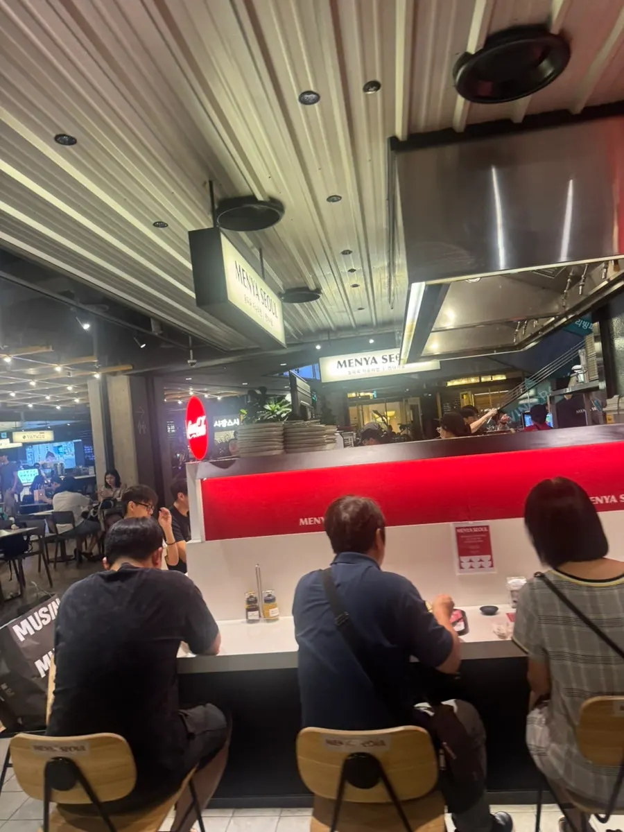 Menya Seoul food court shared seating