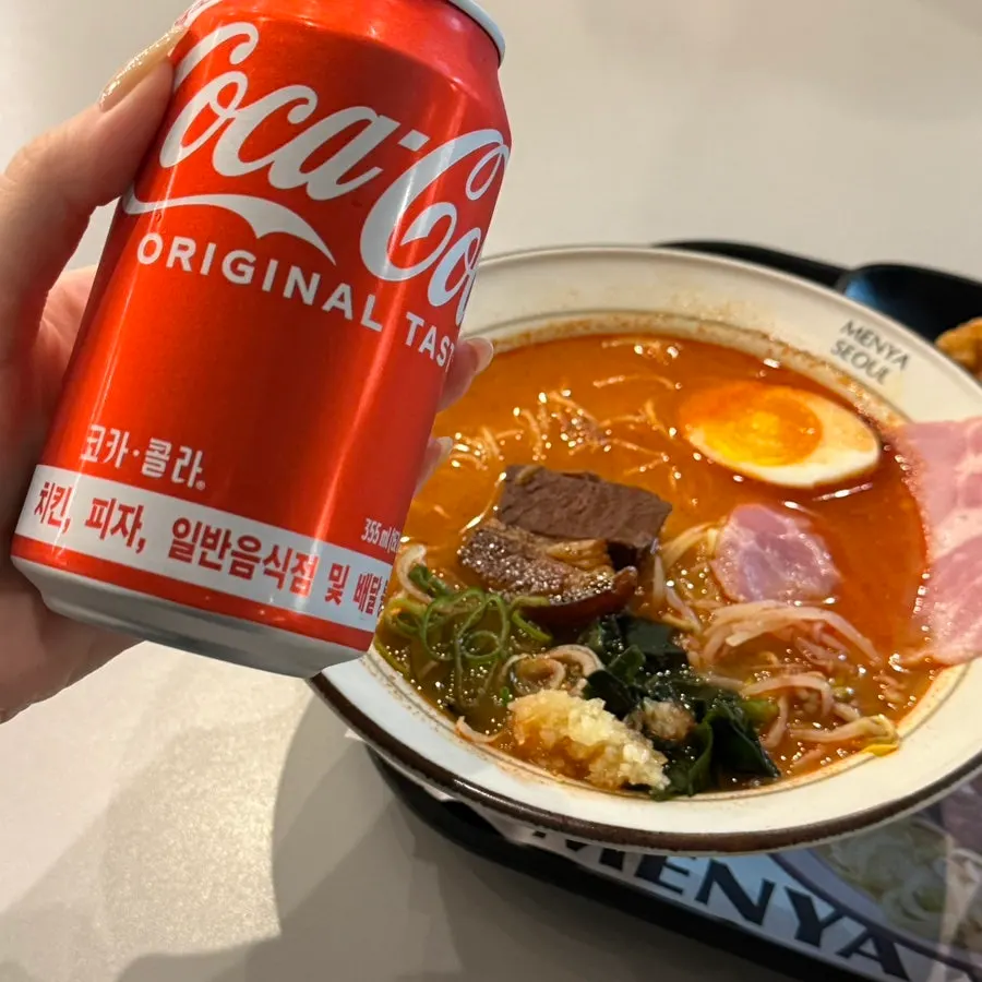Spicy broth and dongpo pork chashu toppings