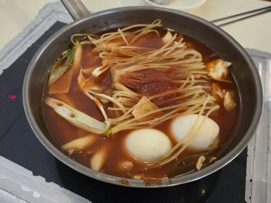 Instant tteokbokki served in a pot on the induction burner