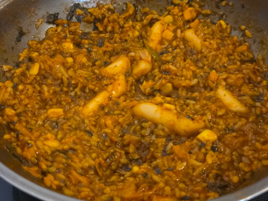 Fried rice stir-fried in the leftover tteokbokki sauce