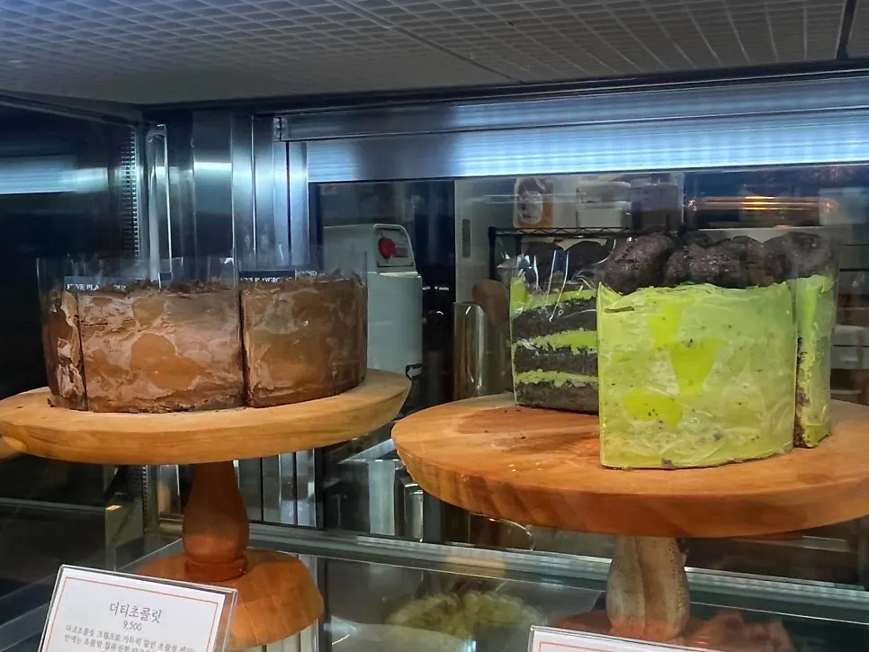 Sandwich and bingsu menu board