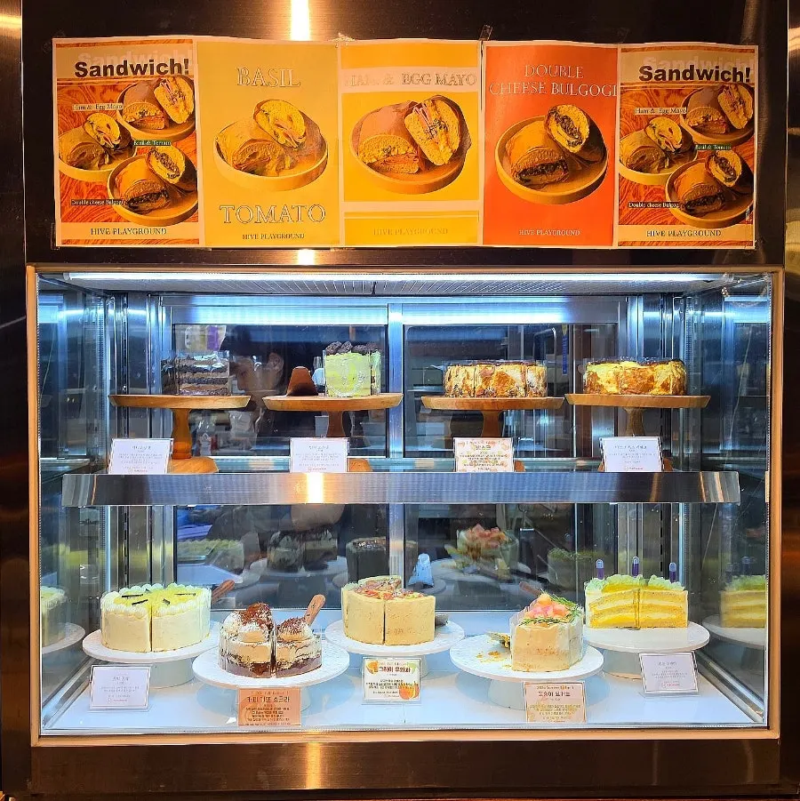 Overview of the dessert showcase
