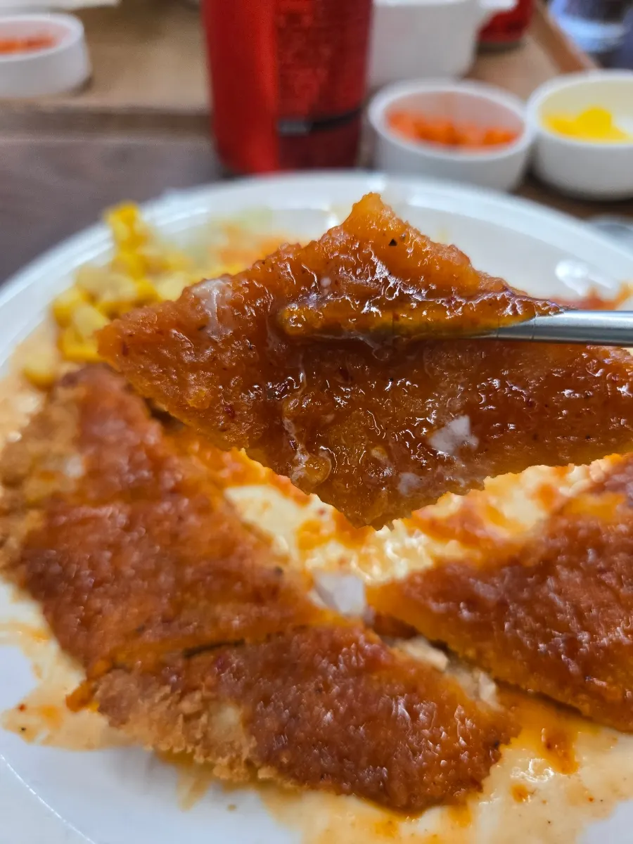 Pork cutlet with spicy sauce