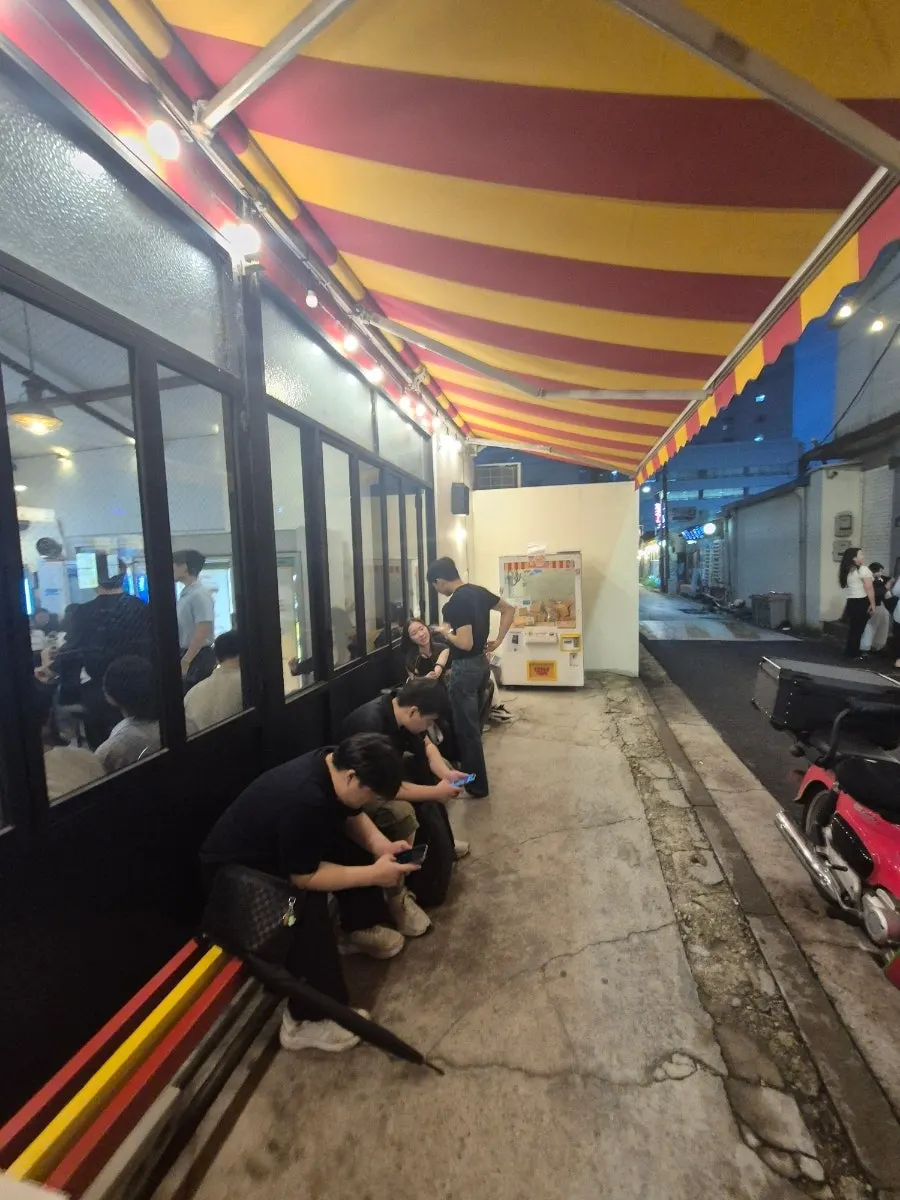View of Hyeonseonine's dining area after the meal