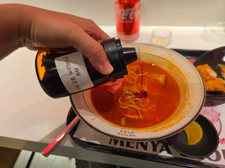 동파육과 차슈를 올린 얼큰 라멘
