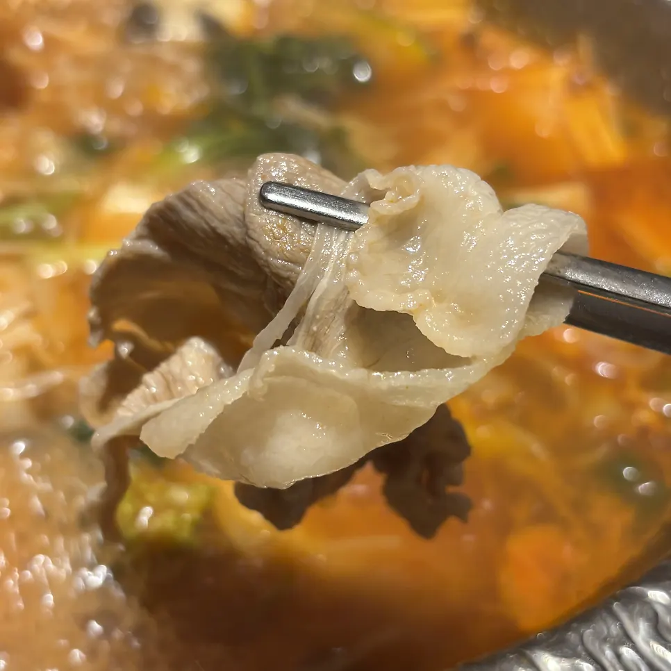 비프토마토 육수에 익힌 흑돼지