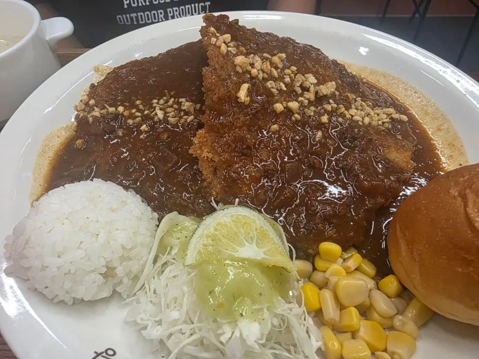 Curry donkatsu with deep curry flavor