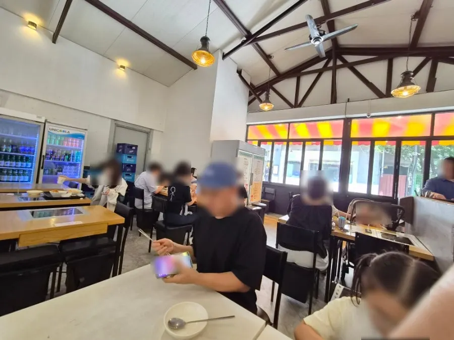현선이네 용산본점 입구 주변 골목 풍경