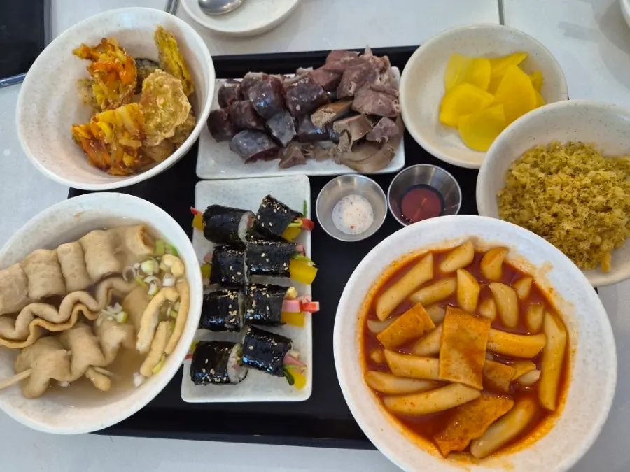 떡볶이 오뎅 순대 튀김 김밥이 나온 현선이네 콤보 한 상
