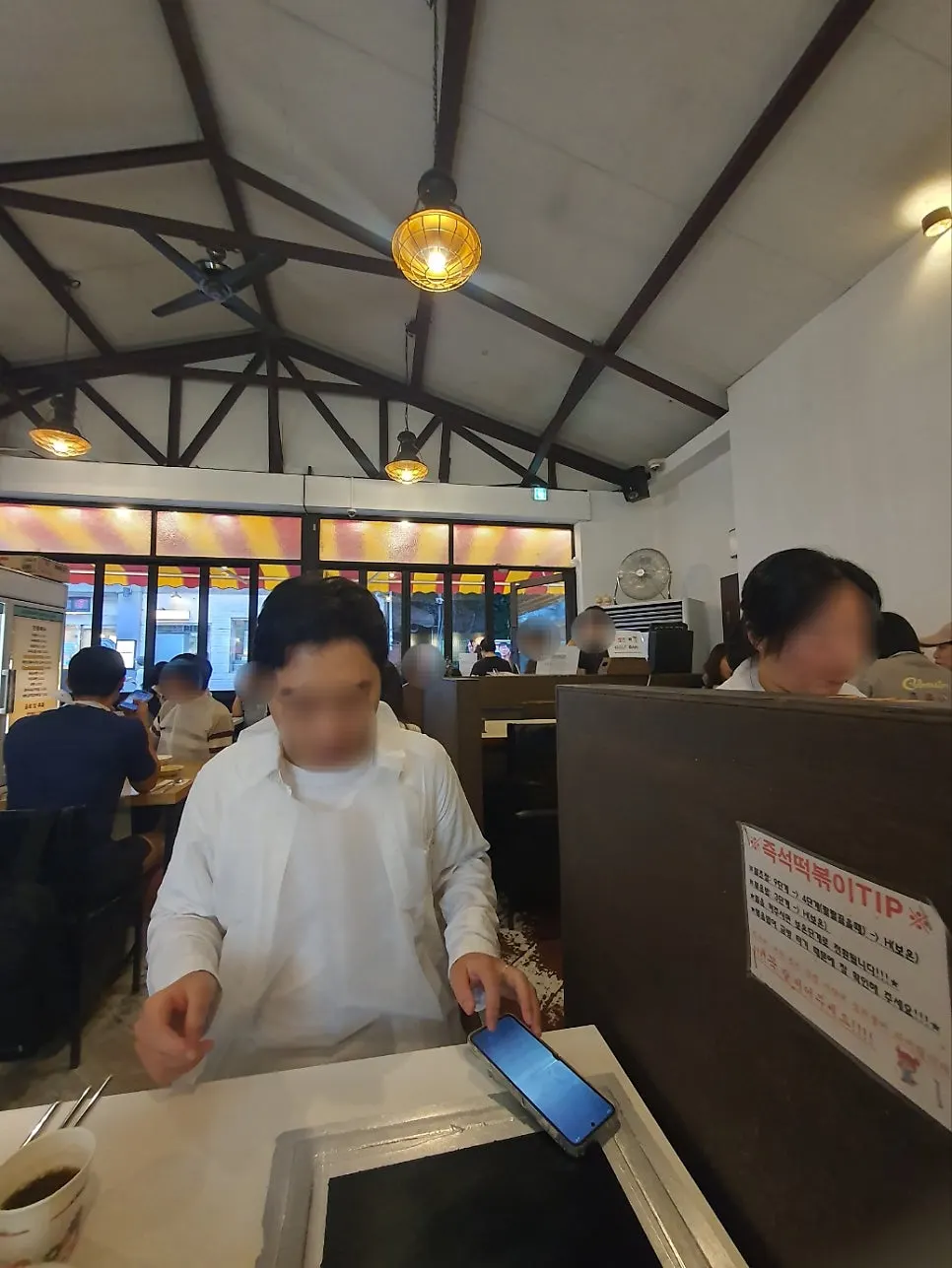 현선이네 용산본점 실내 공간