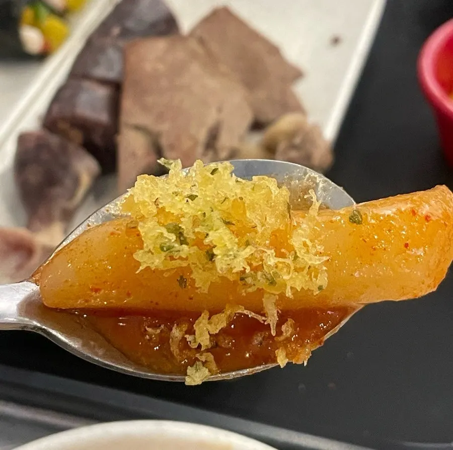 Tteokbokki topped with fried-batter crumbs