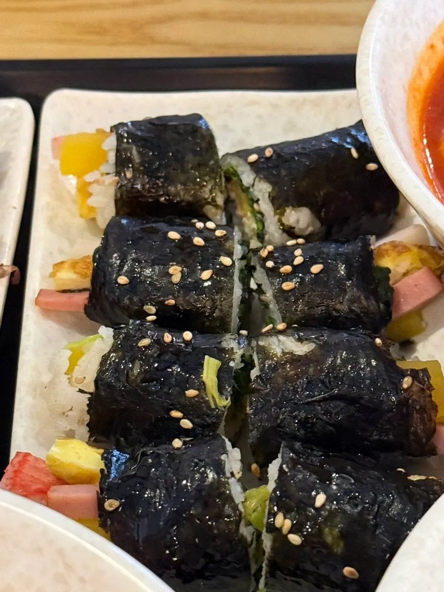 국물에 찍어 먹는 수제 꼬마김밥