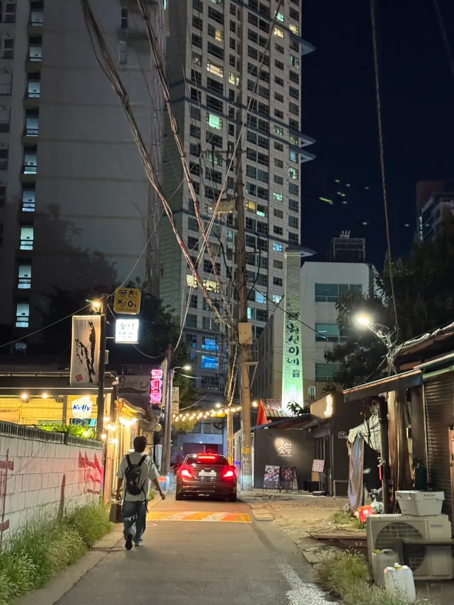 Walking toward Hyeonseonine Yongsan Main Branch late at night