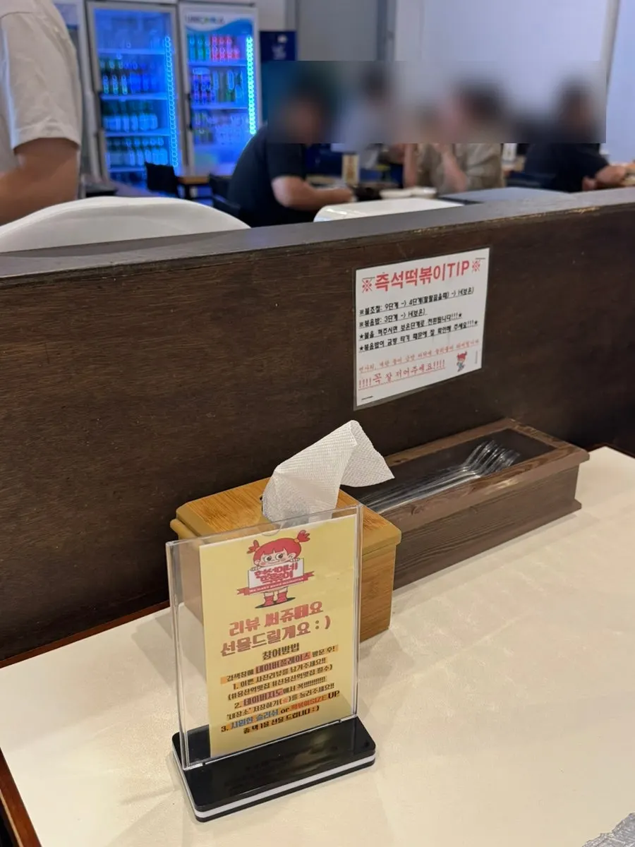 Seating and induction-burner tables at Hyeonseonine Yongsan Main Branch