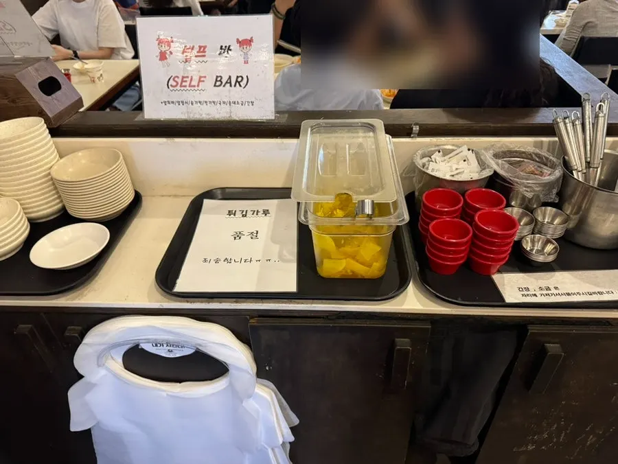 Instant tteokbokki pot set up on the table