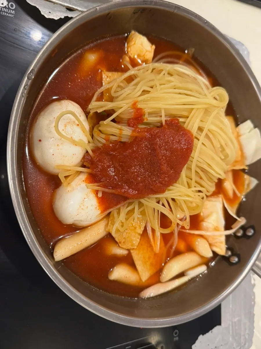 Instant tteokbokki bubbling on the induction burner