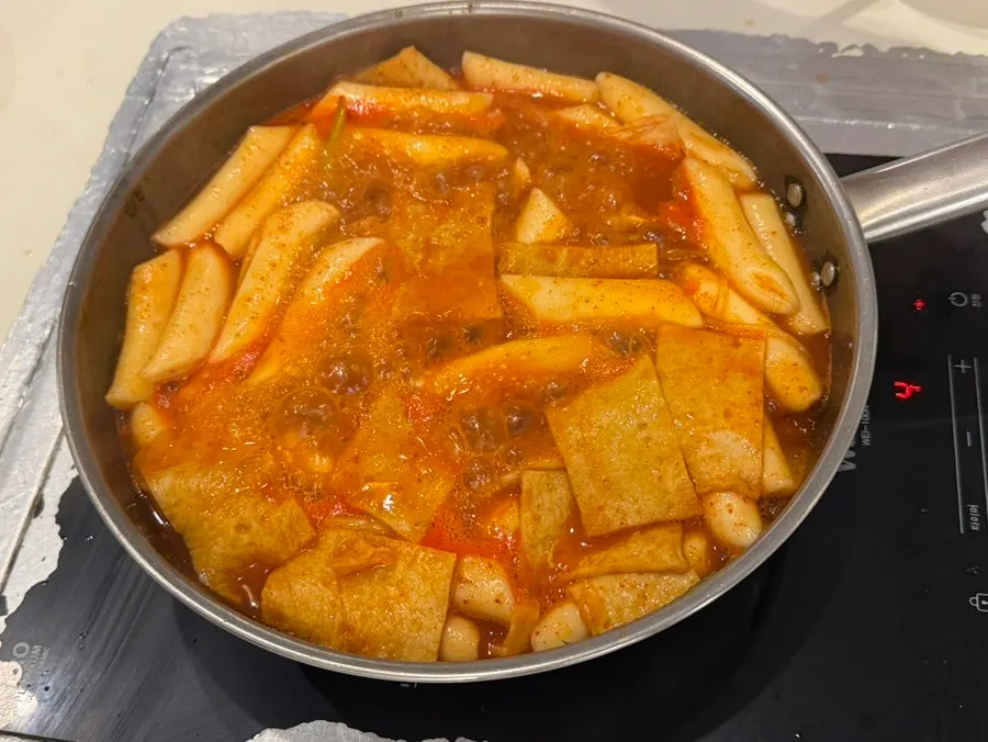 Table scene enjoying tteokbokki together