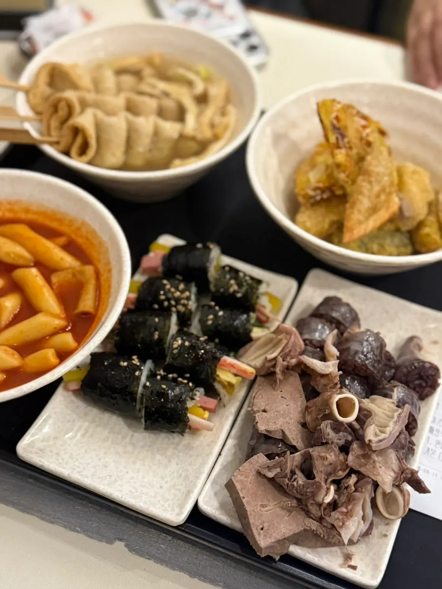 떡볶이와 순대가 담긴 현선이 콤보세트
