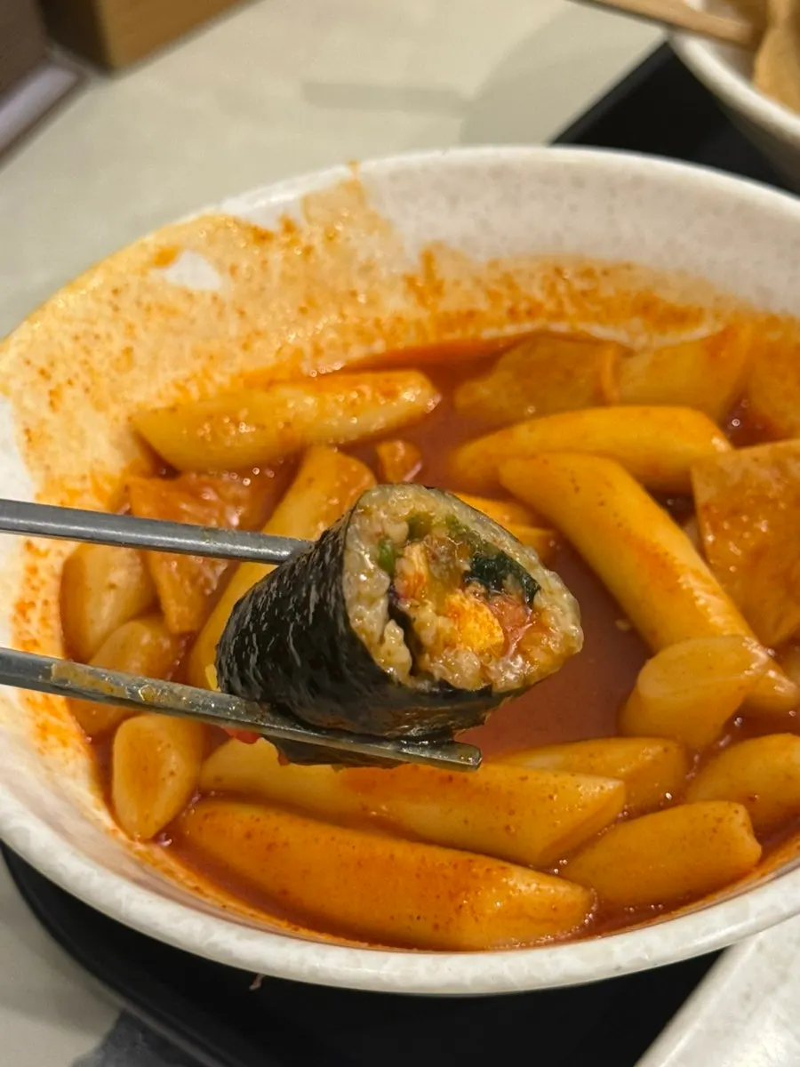 속재료가 들어간 꼬마김밥 단면