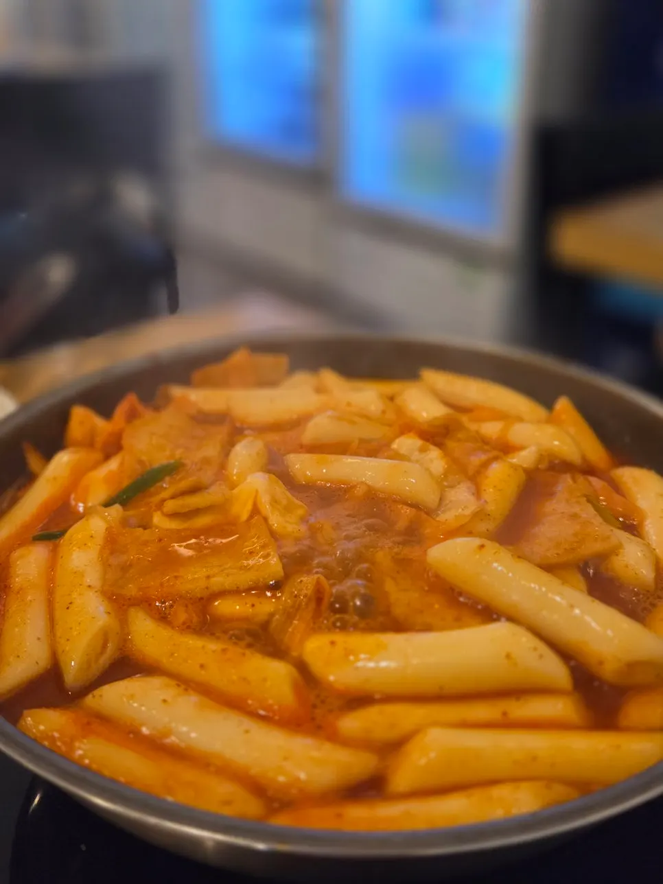 Medium-spice tteokbokki sauce simmering