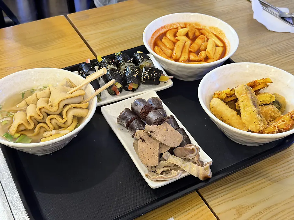 Full spread of the Hyeonseoni Kkobuli Set