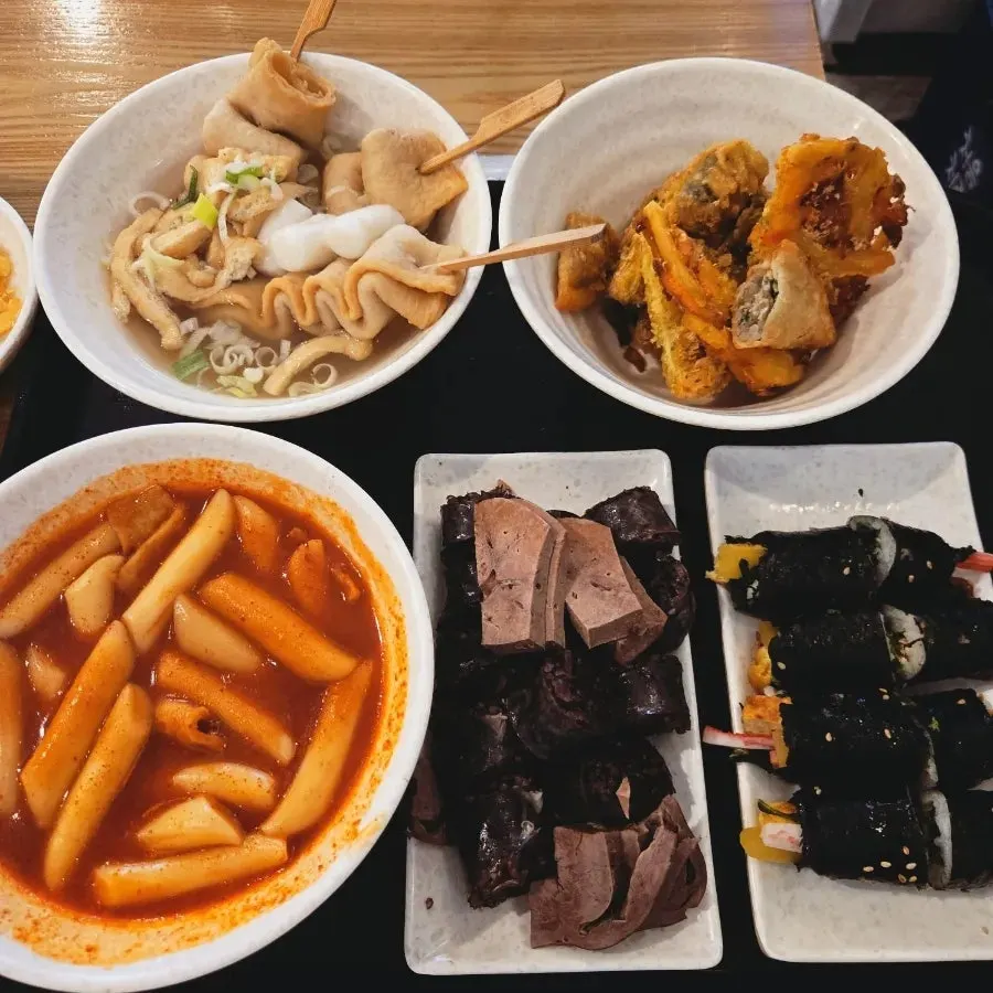 현선이네 용산본점 떡볶이와 분식 한 상