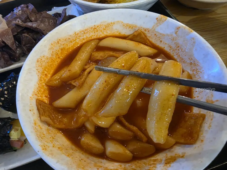 오뎅을 넣은 떡볶이