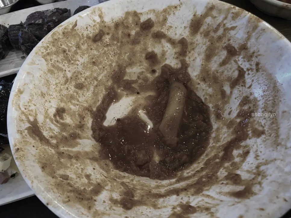 콤보 세트를 먹은 뒤 쟁반