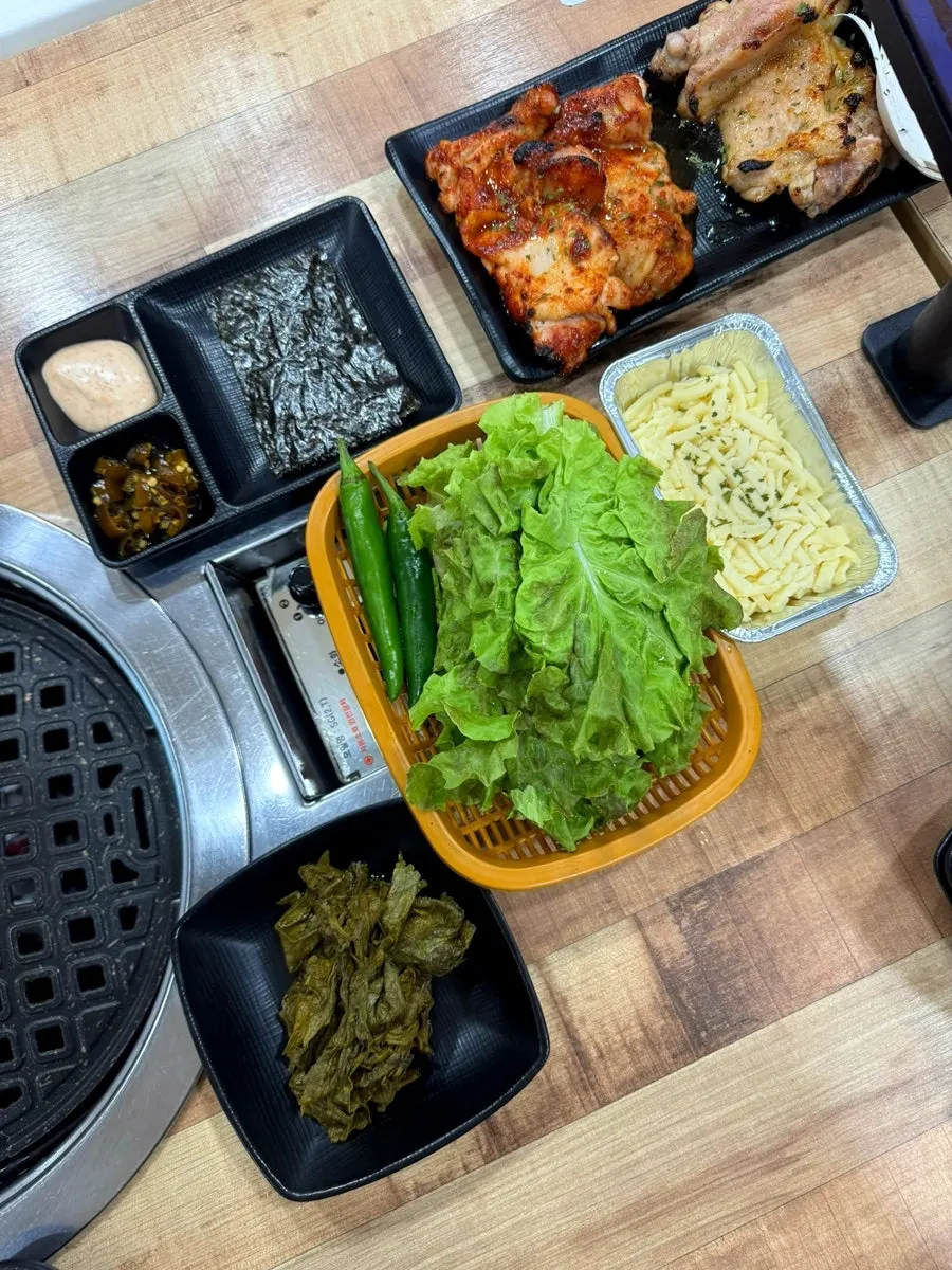 Standard spread for the chicken platter