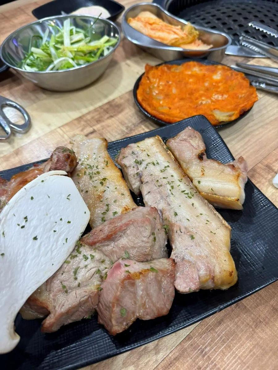 Pork platter with assorted cuts