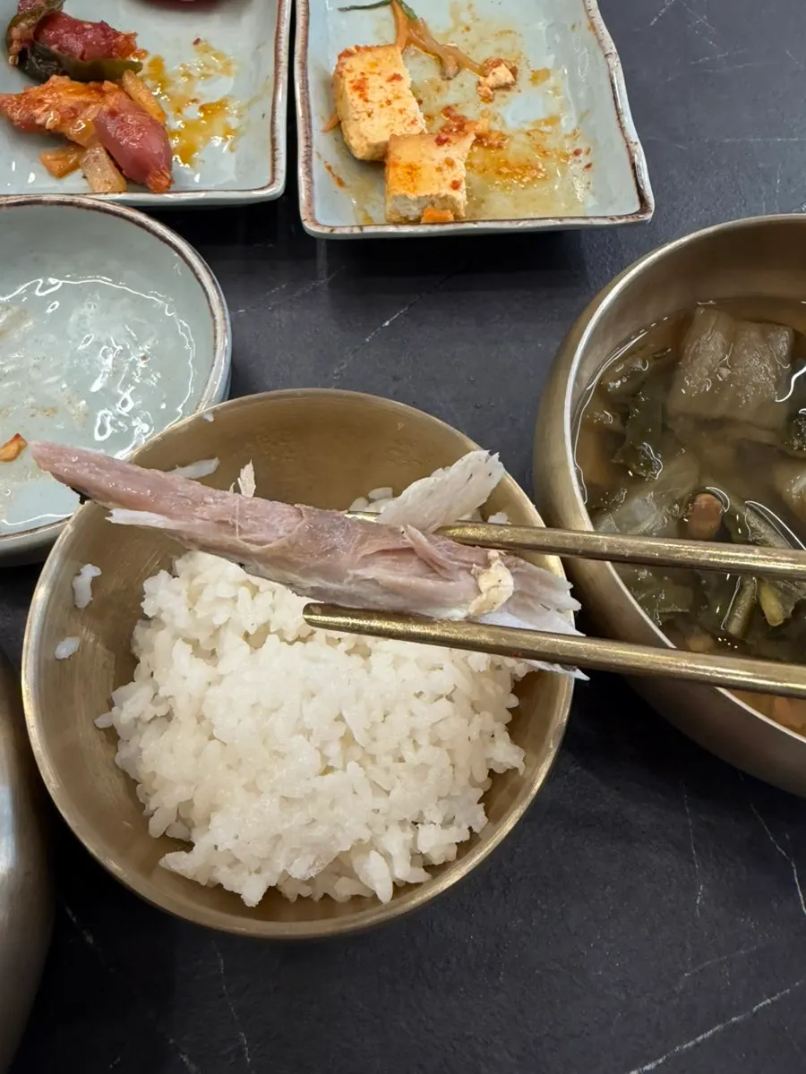 살을 발라낸 고등어구이 속살