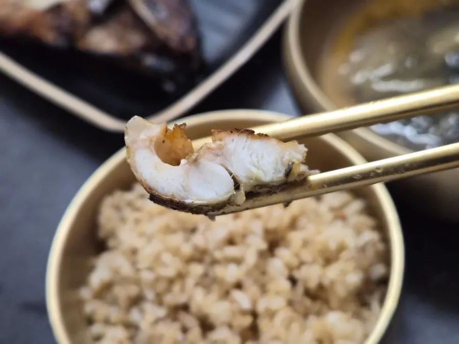 Grilled mackerel and oil flounder